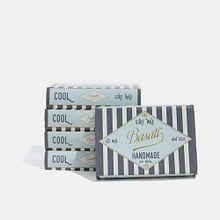 BASATI surf WAX. Een project van  Ontwerp, Grafisch ontwerp, Packaging,  Br e ing en identiteit van Mikel de Abando Iturriaga - 21.05.2015