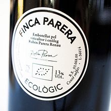 Etiqueta Vino Joven Finca Parera. Un proyecto de Diseño gráfico y Packaging de Neus Baidal Villada - 21.05.2015