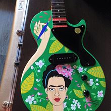 Guitarra decorada con rotuladores POSCA para la marca Gibson (Encargo). Un proyecto de Cómic y Pintura de Mamen Moreu Bibián - 14.04.2015