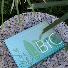 VIVIR BIO: LIBRO ECOLÓGICO SOBRE COCINA BIOLÓGICA. Un proyecto de Diseño, Diseño editorial, Diseño gráfico y Fotografía de Victoria Soto Santos - 03.06.2015