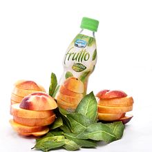 Frutto Juice. Photograph, Br, ing, Identit, Art Direction, Lighting Design, Editorial Design, Photograph, Post-production, and Advertising project by by Andrea Suarez - 05.07.2009