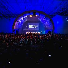 De la Tierra a la Luna · Campus Party. Un progetto di Br, ing, Br, identit, Design, Scenografia e Eventi di Yolanda Benedito - 19.02.2015