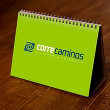 Correcaminos es una tienda especializada en “running”, “trail” y “triatlon” donde se venden toda clase de equipación y complementos para realizar estos deportes como ropa, calzado, cronómetros, etc.... Un progetto di Br, ing, Br, identit, Design e Graphic design di Alejandro Prieto Jaime - 05.01.2011