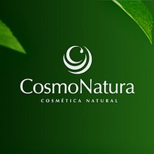 Diseño de logotipo para Cosmonatura, empresa de distribución de cosmética natural y plantas medicinales. La “C” surge del interior de una serie de capas que la rodean y que recuerdan una flor o una planta.. Un progetto di Br, ing, Br, identit, Design e Graphic design di Alejandro Prieto Jaime - 07.03.2008