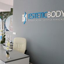 Logotipo para Estetic Body, una franquicia de centros de estética y fotodepilación avanzada con sede en Barcelona.. Un progetto di Br, ing, Br, identit, Design e Graphic design di Alejandro Prieto Jaime - 23.10.2012