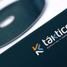Diseño de logotipo para Taktice, una empresa especializada en marketing digital y offline, innovación en modelos de negocio y planes de viabilidad.. Un progetto di Br, ing, Br, identit, Design e Graphic design di Alejandro Prieto Jaime - 16.12.2013