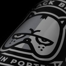 Black Bitch. Brewing Co. Art Direction, Traditional illustration, and Packaging project by rafa san emeterio - 07.27.2015