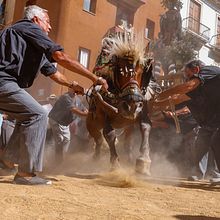 Fiestas y tradiciones. Photograph project by José Luis Vilar Jordán - 07.29.2015