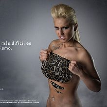 Under skin. Photograph, Photograph, Post-production, and Advertising project by Alberto Miranda - 08.10.2015