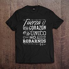 El Momo - Camiseta/Merchandaisng disco "El Don de escuchar". Un progetto di Design di accessori, Graphic design e Serigrafia di Álvaro Ruiz Sánchez - 03.05.2015