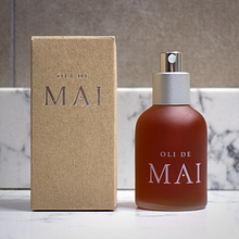 Oli de Mai. Graphic Design, Br, ing, Identit, Packaging, T, and pograph project by Carles Ivanco Almor - 08.09.2015