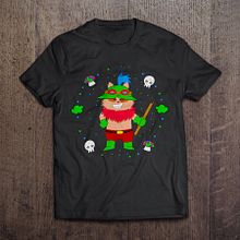 Teemo Shirt. Un proyecto de Cómic, Diseño, Diseño de personajes, Diseño gráfico, Ilustración tradicional y Serigrafía de Lourdes casas muñoz - 01.09.2015