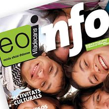 Revista anual Escuela Oficial de Idiomas - Viladecans (BCN). Br, ing, Identit, Art Direction, and Graphic Design project by Joan Puig - 05.20.2015