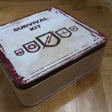 Survival kit. Design, and Traditional illustration project by Raul de Diego - 04.30.2015