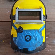 Careta de Soldador "Minion". Un proyecto de Artesanía, Diseño, Diseño gráfico, Ilustración tradicional y Pintura de Ricardo Puga Serra - 11.07.2015