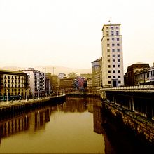 Bilbao desde el puente del Arenal nuevo retocado como antiguo . Un proyecto de Diseño, Diseño gráfico y Fotografía de Juan Francisco (John) Escudero Guerra - 04.10.2015