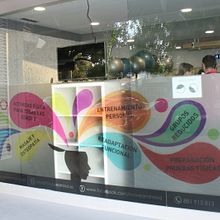 vinilo fachada move&mind studio. Een project van Grafisch ontwerp y Marketing van Tania Pérez Estévez - 13.09.2015