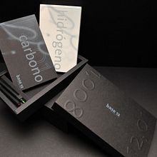 hidrógeno | carbono. Un progetto di Design editoriale e Packaging di base12 - 20.09.2015