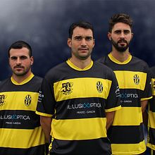 Equipación 50 aniversario Real de Gandia CF. Un proyecto de 3D, Diseño gráfico y Música de David Rojas Sánchez - 24.10.2015