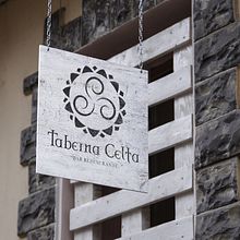 Taberna Celta.. Br, ing, Identit, Design, and Graphic Design project by Lorena Sánchez - 11.18.2015