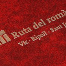 Libro "RUTA DEL ROMÀNIC" | Llibre "RUTA DEL ROMÀNIC" | "RUTA DEL ROMÀNIC" Book Ein Projekt aus dem Bereich Erweiterungsentwicklung, Branding und Identität, Verlagsdesign und Grafikdesign von Jordi Puigoriol Masramon - 06.01.2005