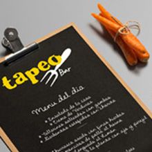 Tapeo Bar. Br, ing, Identit, Graphic Design, Traditional illustration, and Marketing project by Esther Sánchez Pérez - 05.29.2008