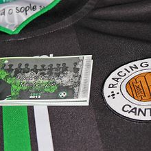 Librillo-Etiqueta para la camiseta del Centenario de Real Racing Club. Un proyecto de Cómic, Diseño de producto, Diseño editorial, Diseño gráfico e Ilustración tradicional de JOSÉ MANUEL PASTRANA MARTÍNEZ - 10.10.2012