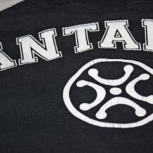 Chaqueta con cremallera. Un proyecto de Br, ing e Identidad, Diseño de producto, Diseño gráfico y Serigrafía de JOSÉ MANUEL PASTRANA MARTÍNEZ - 20.10.2006