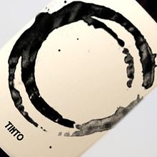 Packaging Vino sarrials. Un projet de Br, ing et identité, Direction artistique, Design , Conception de produits, Design graphique, Photographie, Marketing, Packaging, Publicité, T , et pographie de Le Mask - 01.02.2016