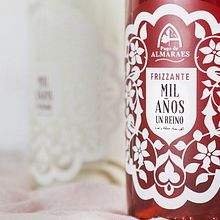 Mil años y un Reino. Br, ing e Identidade, Direção de arte, e Packaging projeto de Salvartes Design - 29.02.2016