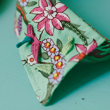 "Embroidery Folk" Un viaje bordado por el mundo.. Een project van Craft,  Beeldende kunst,  Art direction,  Ontwerp, Ontwerp van accessoires, Traditionele illustratie y Borduurwerk van Señorita Lylo - 01.03.2016