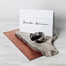 Santa Gemma. Un projet de Br, ing et identité, Calligraphie, Conseil créatif, Design , Création d'accessoires, Conception d'éclairage, Conception de produits, Publicité, T, pographie , et UX / UI de Le Mask - 15.03.2016
