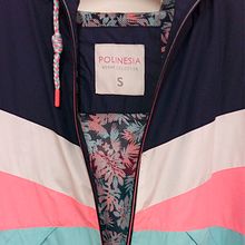 Diseño de rapport para windjacket y etiquetado. Un proyecto de Diseño gráfico de Daniela Sanchez Melendez - 27.03.2016
