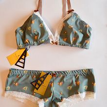 Identity brand. Br, ing e Identidade, Design, Design de vestuário, Design gráfico, Ilustração tradicional, e Packaging projeto de Nuria Fenollar - 29.03.2016