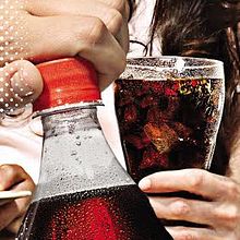 Coca Cola: proyectos POP. Product Design project by Marta Espinosa Ramos - 04.11.2016