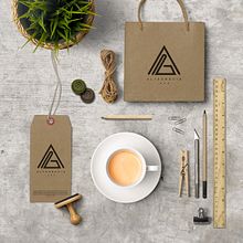 Branding Altagracia Clothing. Un proyecto de Br, ing e Identidad, Dirección de arte y Diseño de Carlo Paredes - 28.04.2016
