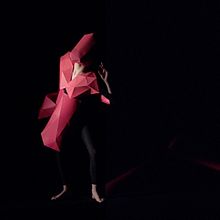 ROJO (videoclip). Un progetto di Cinema, Cinema, video e TV, Postproduzione fotografica, Pubblicità e Video di Alex Esteve - 09.05.2016