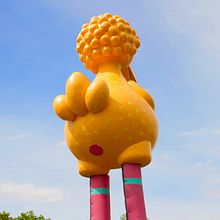 Big Bird. Un projet de Art urbain, Direction artistique, Design graphique, Design industriel, Design d'interaction, Sculpture , et Vidéo de Kill Cooper - 23.07.2016