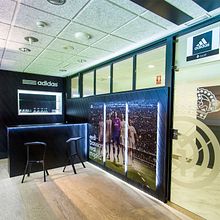 Palco VIP Adidas en el Santiago Bernabéu. Interior Design, Furniture Design, and Making project by Stone Designs - 07.08.2013