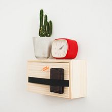 Estante de pared minimalista. Arts, Crafts, Accessor, Design, Furniture Design, Making, and Product Design project by Oitenta - 06.14.2016