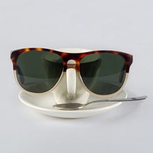 Fotografía de moda y  producto para gafas de sol Wolfnoir.. Photograph, and Advertising project by Gabriel Fernández - 05.03.2016