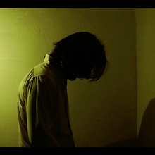 RJ Comer - Smothered (Official Music Video). Un projet de Cinéma, Conception d'éclairage, Conception de personnages, Photographie, Musique, Postproduction photographique , et Vidéo de Guillermo Rodríguez Marruecos - 10.07.2015