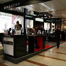Givenchy. Un proyecto de Diseño interactivo de Cristina Lobo - 07.09.2016