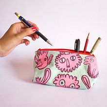 Monster cases. Un projet de Design , Conception de produits, Design graphique, Illustration traditionnelle , et Sérigraphie de Raquel Sarabia Ruda - 31.03.2016