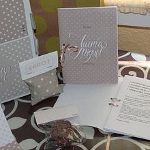Caligrafía para invitaciones de boda. Un proyecto de Br, ing e Identidad, Diseño gráfico, Tipografía y Caligrafía de María García García de los Huertos - 13.09.2016