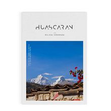 Proyecto Editorial Huascarán | Cover. Un proyecto de Dirección de arte, Diseño, Diseño editorial y Fotografía de Carlo Paredes - 15.09.2016