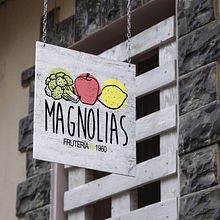 Logotipo para frutería. Un proyecto de Br, ing e Identidad, Caligrafía y Diseño gráfico de Cristina Merchán - 18.09.2016