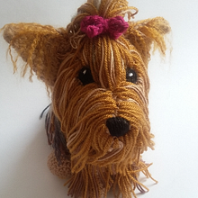 Yorkie tejido (amigurumi). Un proyecto de Artesanía y Diseño de juguetes de Andrea Anaya - 19.05.2016