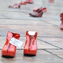 Zapatos Rojos Málaga · Arte Público · Elina Chauvet. Un progetto di Eventi e Video di ANA A. BALBUENA - 21.09.2016