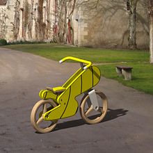 Correpasillos  Yellow de madera para niños de 3 años . Un proyecto de Diseño de juguetes de Juana María Victoria Sardón - 27.09.2016